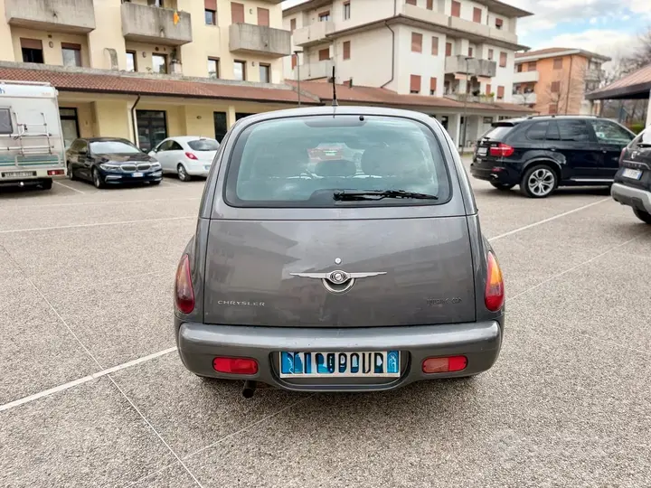 Chrysler Pt Cruiser 2004 photo 2