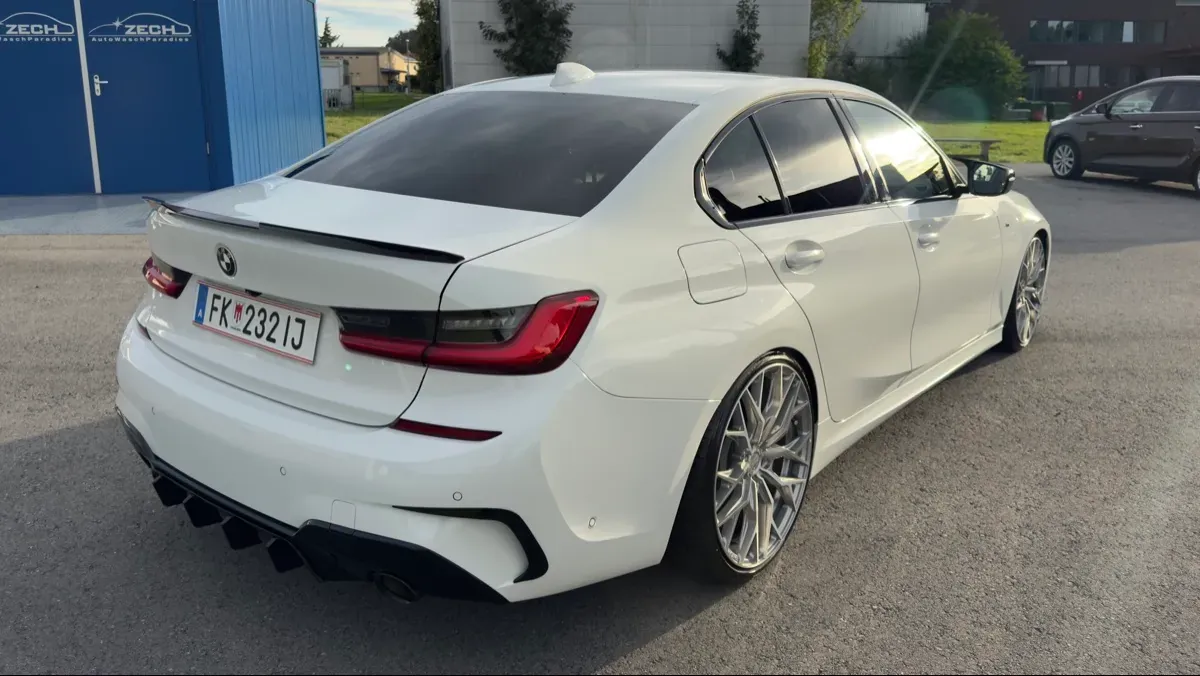 BMW 3 Series 2019 photo 3