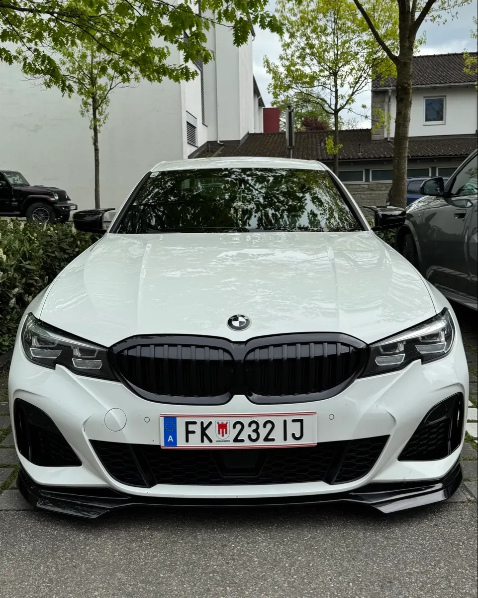 BMW 3 Series 2019 photo 2