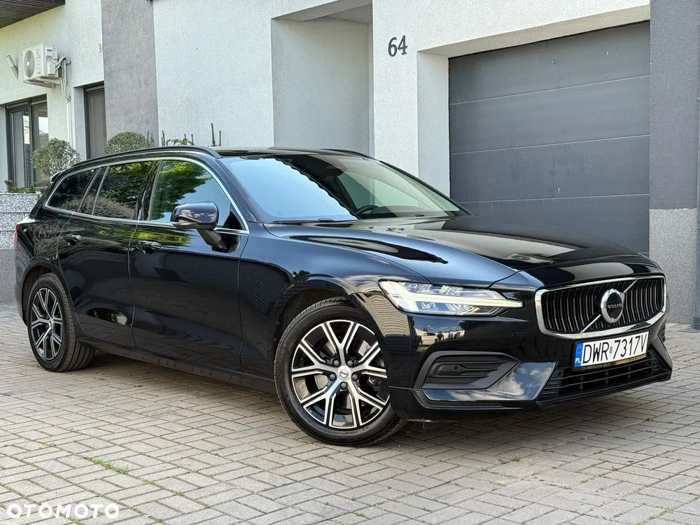 Volvo V60 2022 photo 2