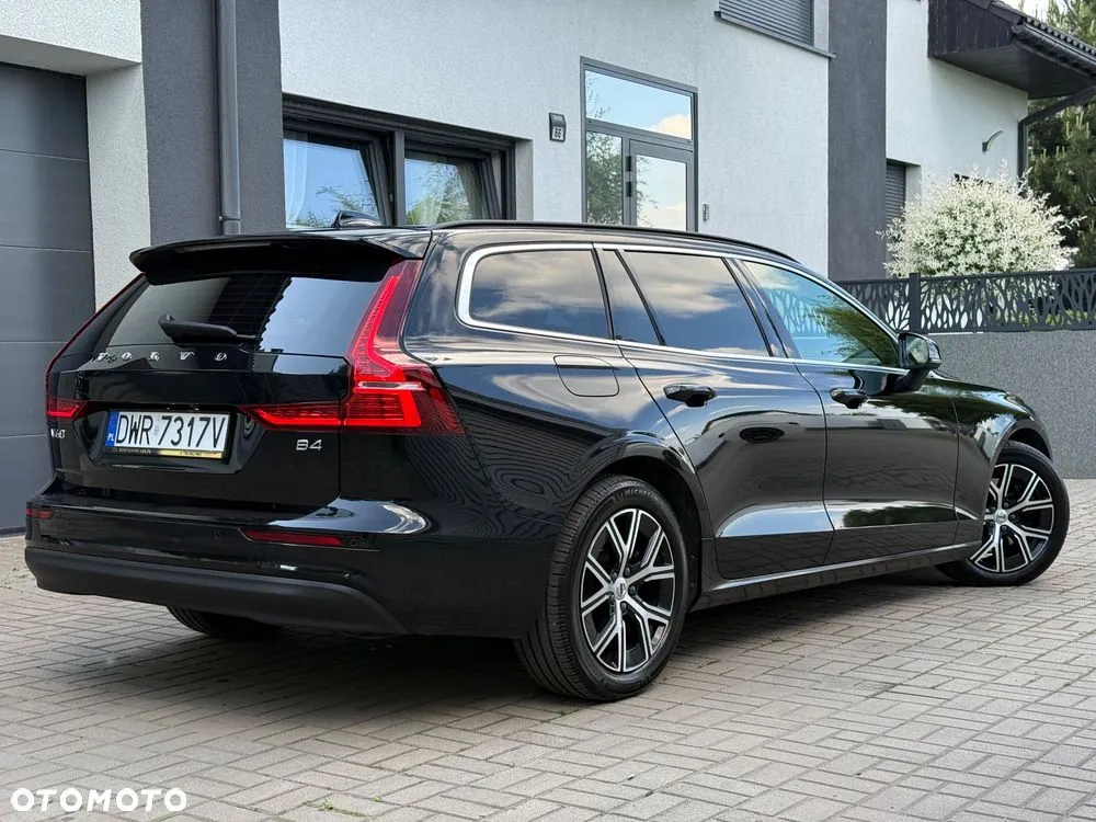 Volvo V60 2022 photo 4