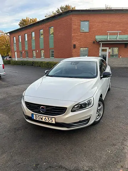 Volvo S60 2015 photo 2