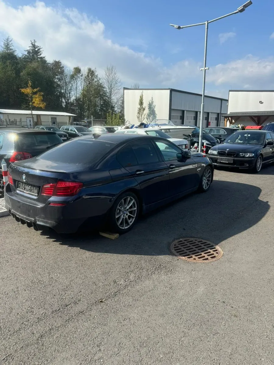 BMW 5 Series 2011 photo 2