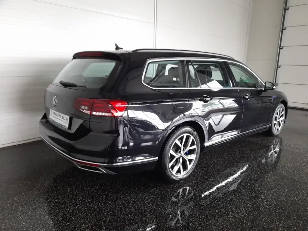 Volkswagen Passat 2022 photo 2