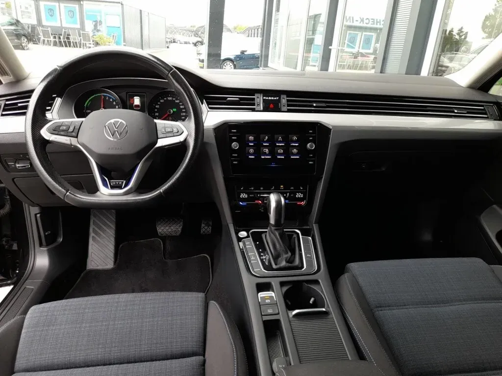 Volkswagen Passat 2022 photo 3