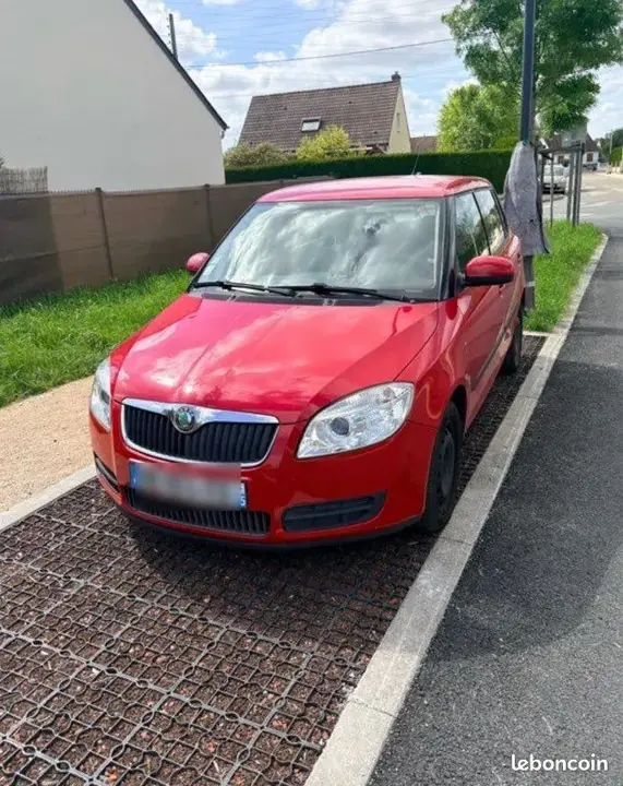 Skoda Fabia 2009 photo 2