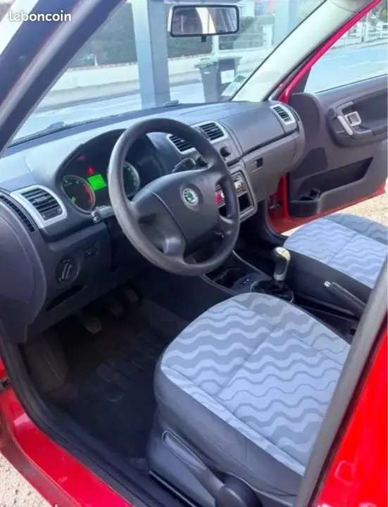 Skoda Fabia 2009 photo 3