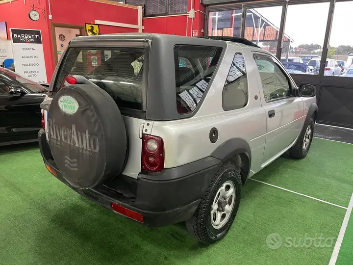 Land Rover Freelander 2003 photo 4