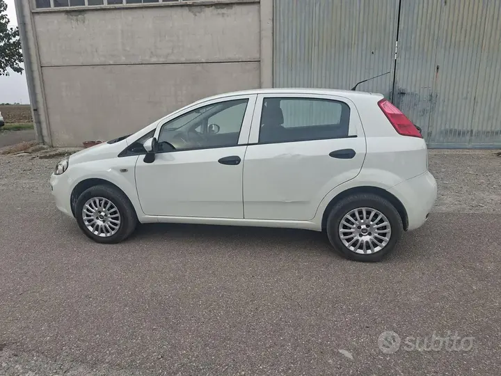Fiat Punto 2016 photo 2