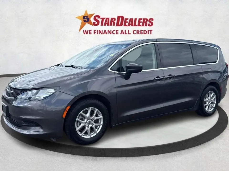 Chrysler Grand Caravan 2023 photo 3
