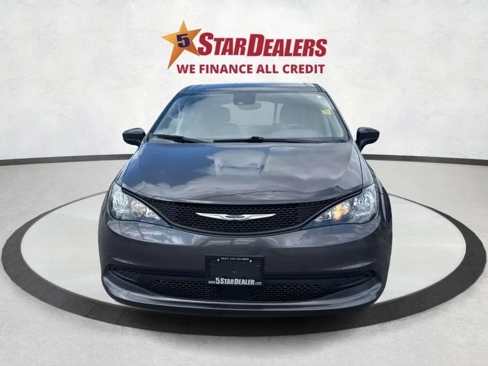Chrysler Grand Caravan 2023 photo 2