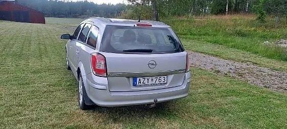 Opel Astra 2009 photo 2