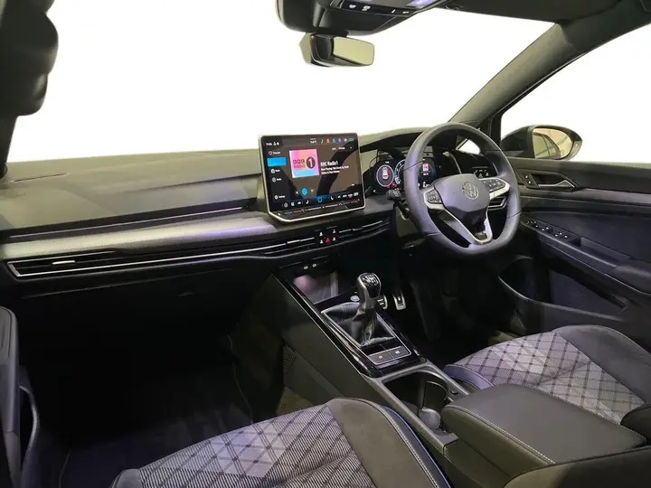 Volkswagen Golf 2026 photo 2