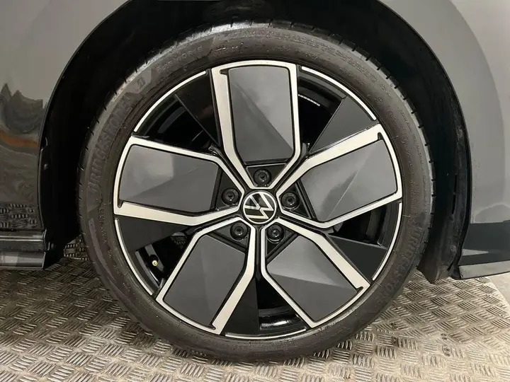 Volkswagen Golf 2026 photo 5