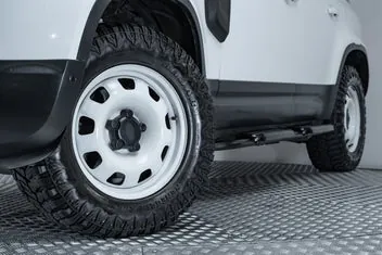 Land Rover Defender 2022 photo 3