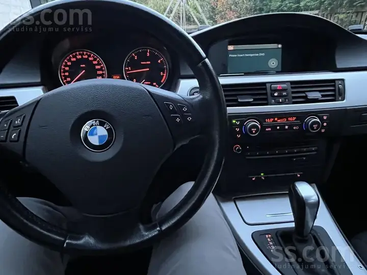 BMW 320D 2009 photo 2
