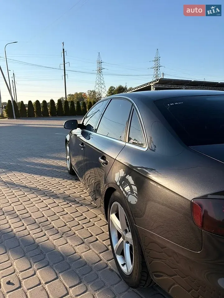 Audi A4 2010 photo 4