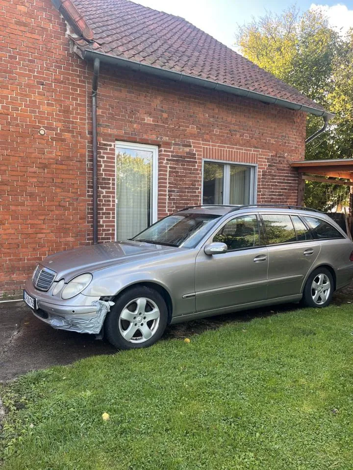 Mercedes-Benz W211