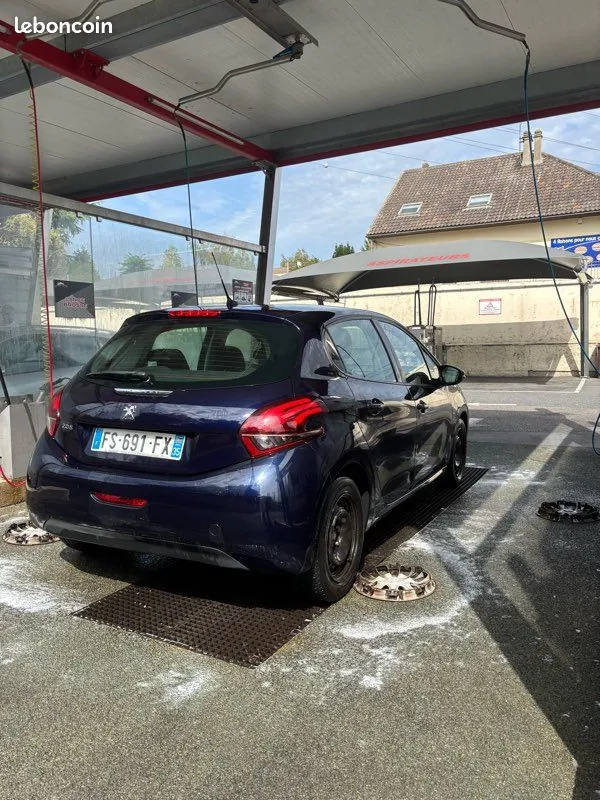 Peugeot 208 2020 photo 2