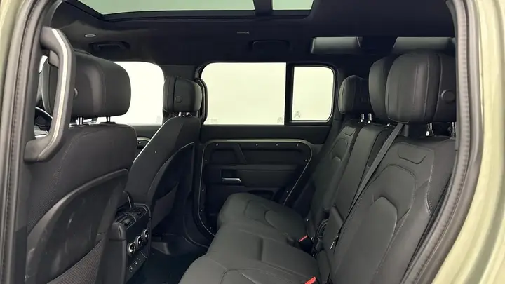 Land Rover Defender 2025 photo 4