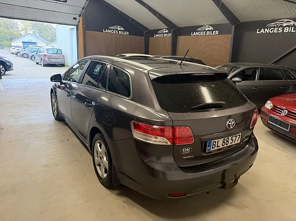 Toyota Avensis 2011 photo 5