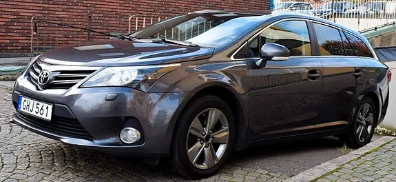 Toyota Avensis 2014 photo 2