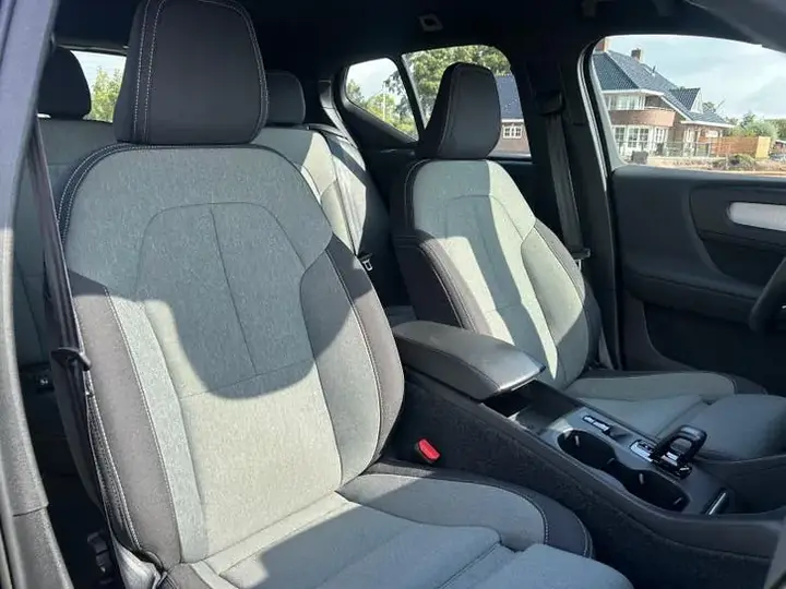 Volvo Xc40 2023 photo 2