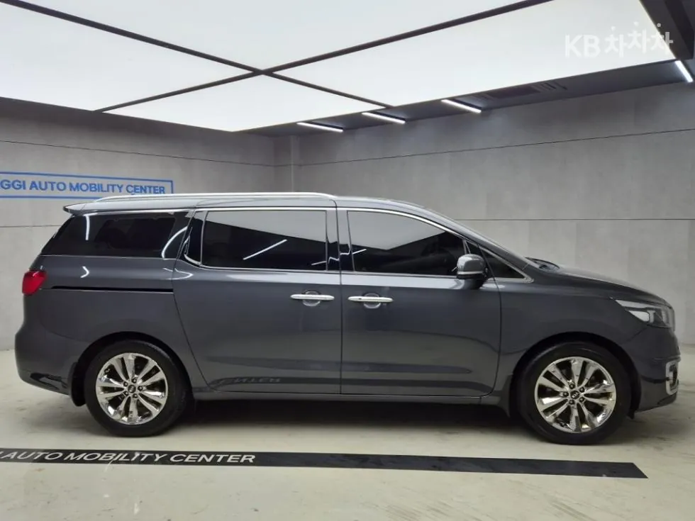 Kia Carnival 2015 photo 2