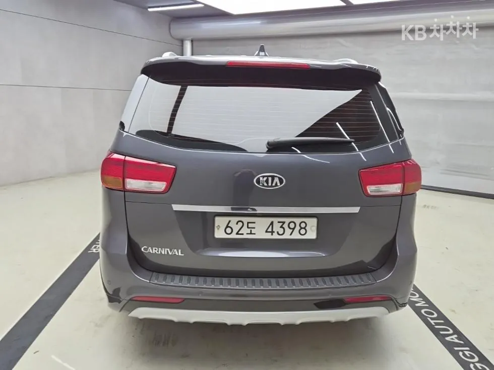 Kia Carnival 2015 photo 3