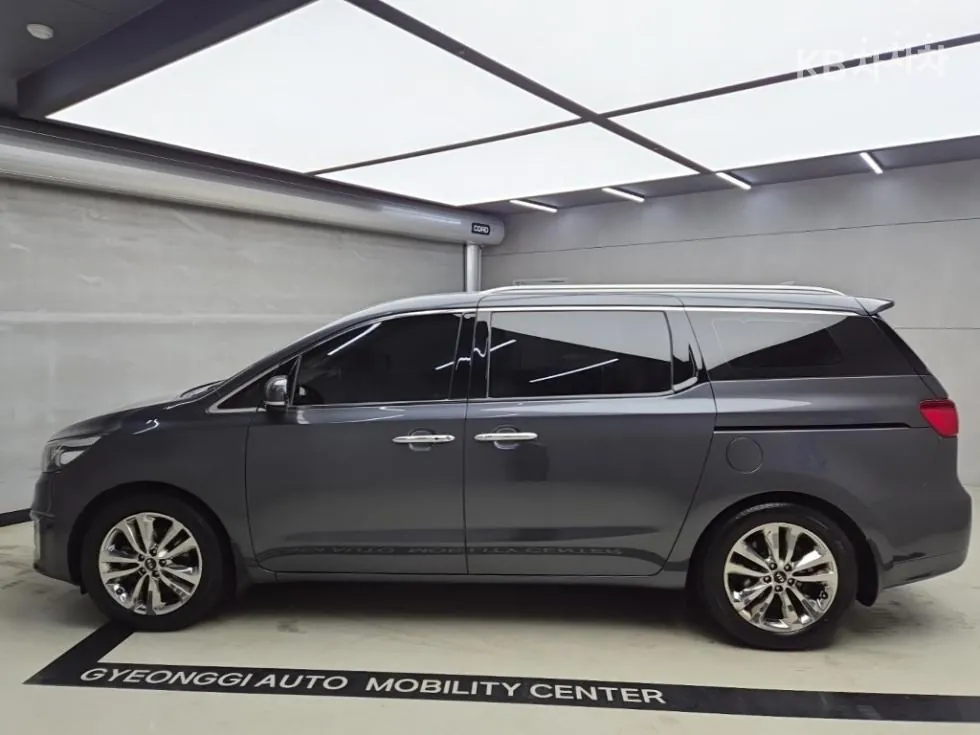 Kia Carnival 2015 photo 4