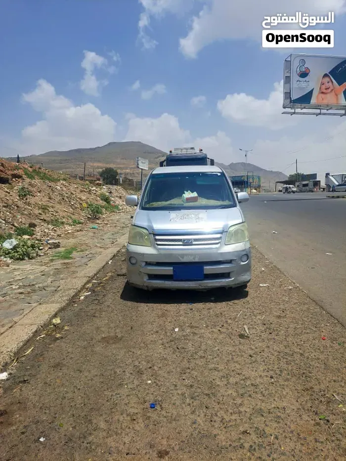 Toyota Voxy 2006 photo 4
