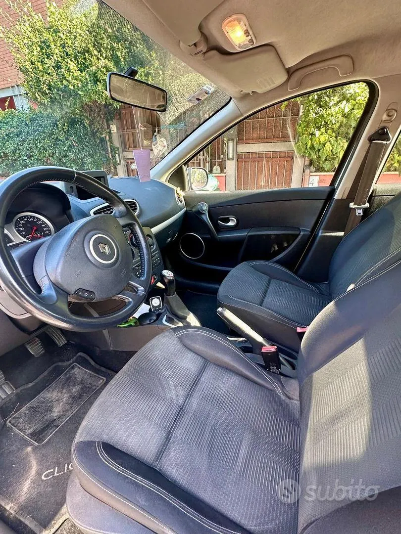 Renault Clio 2011 photo 4