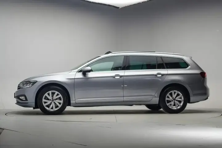 Volkswagen Passat 2022 photo 2