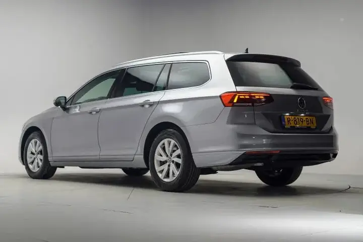 Volkswagen Passat 2022 photo 3