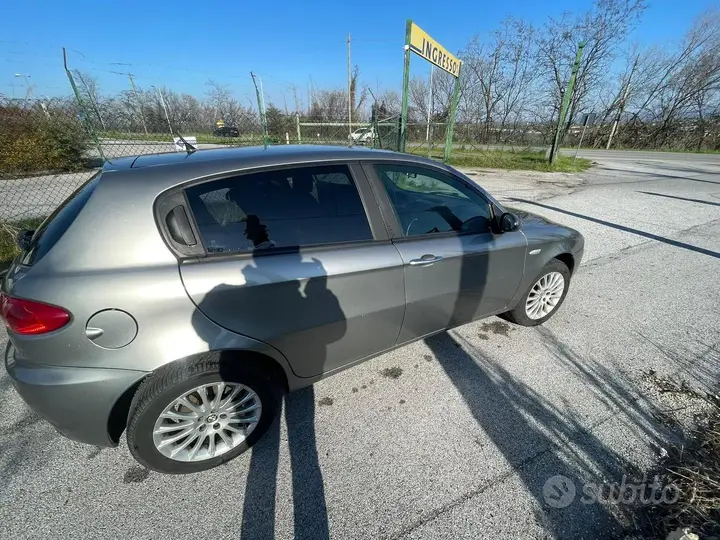 Alfa Romeo 147 2006 photo 5
