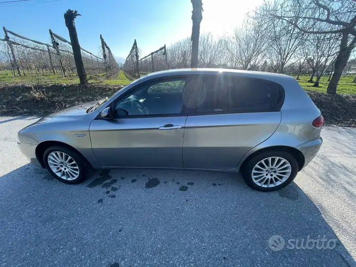 Alfa Romeo 147 2006 photo 4