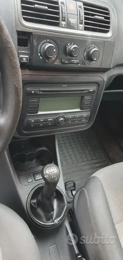 Skoda Fabia 2008 photo 3