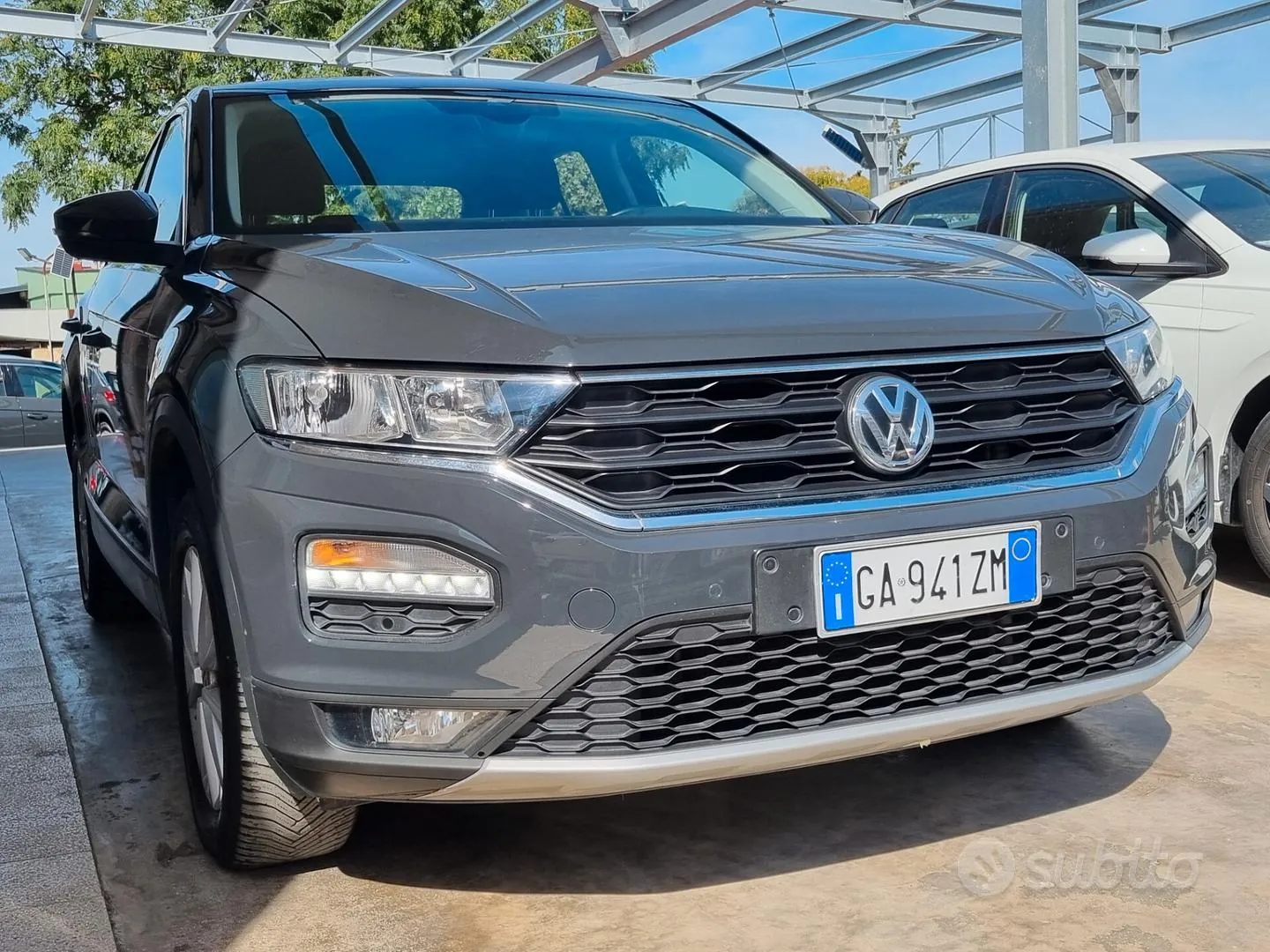 Volkswagen T-Roc 2020 photo 2