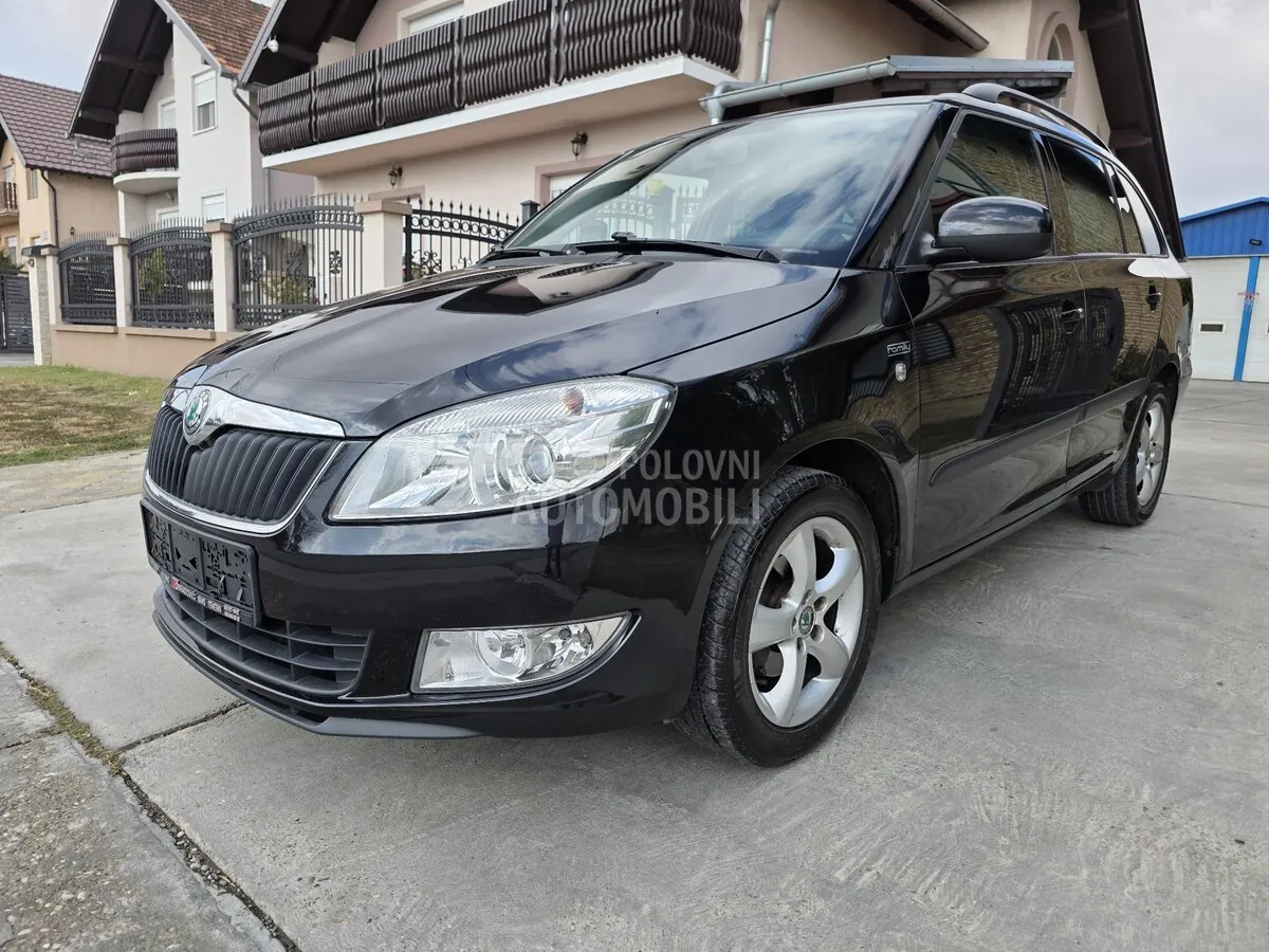 Skoda Fabia 2011 photo 2