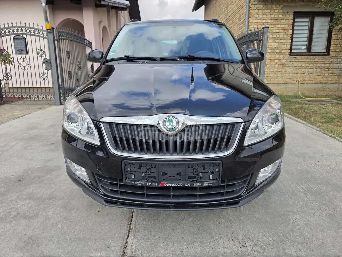 Skoda Fabia 2011 photo 3