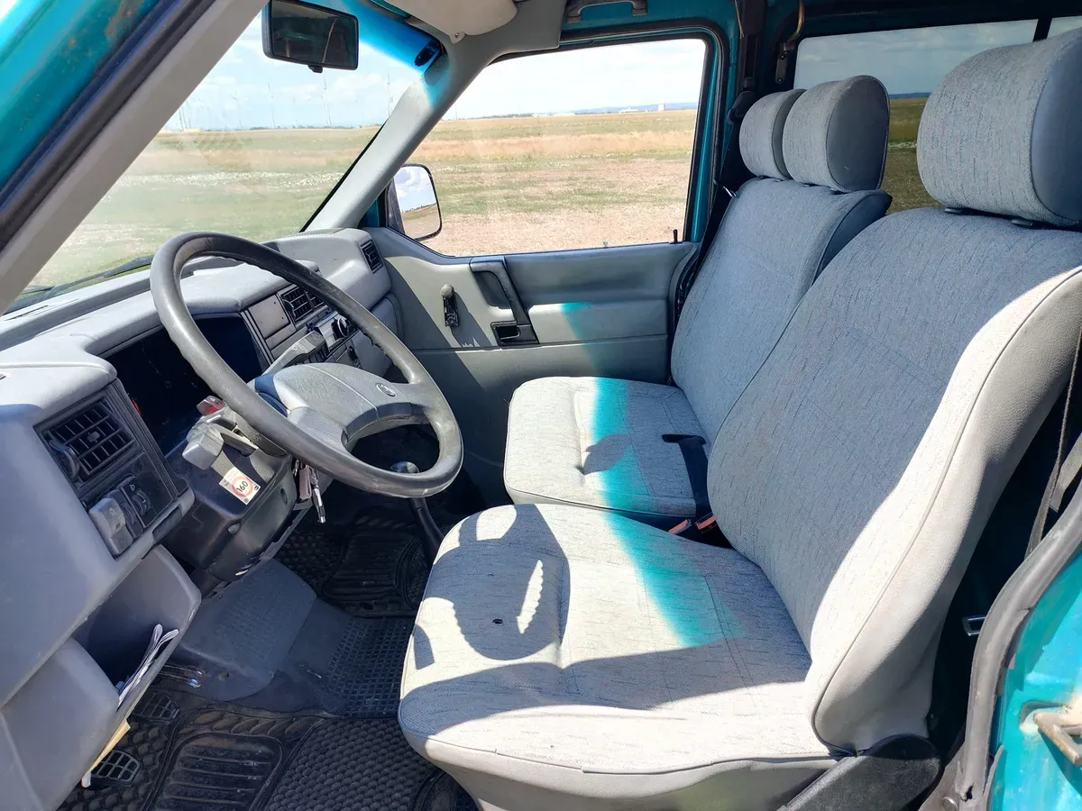 Volkswagen T4 1990 photo 3