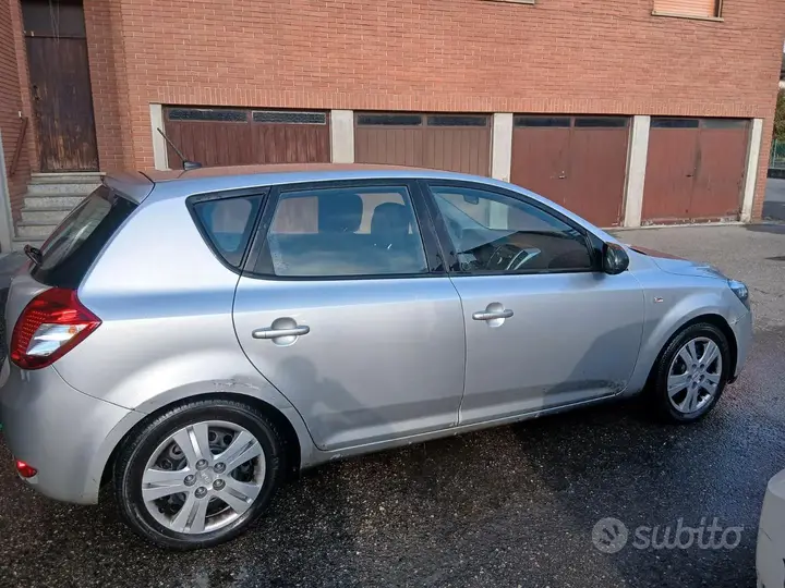 Kia Ceed 2010 photo 4