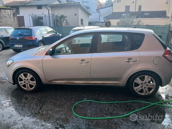 Kia Ceed 2010 photo 2