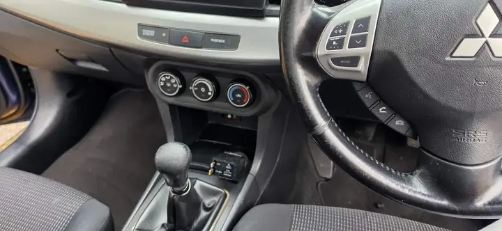 Mitsubishi Lancer 2010 photo 5