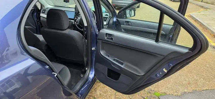 Mitsubishi Lancer 2010 photo 4