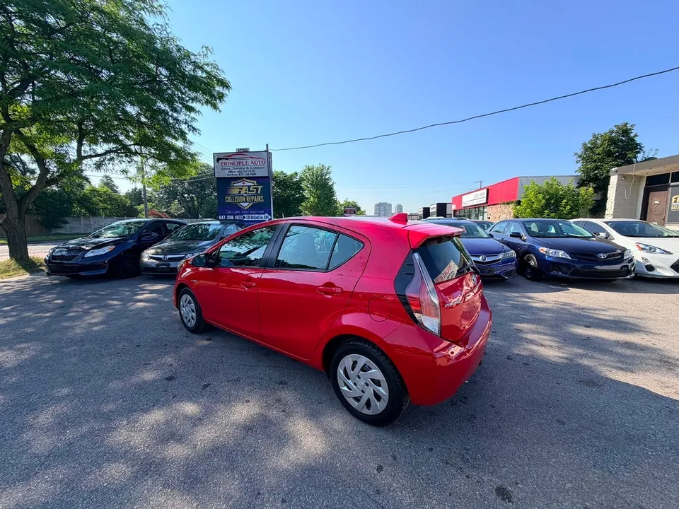 Toyota Prius C 2018 photo 4