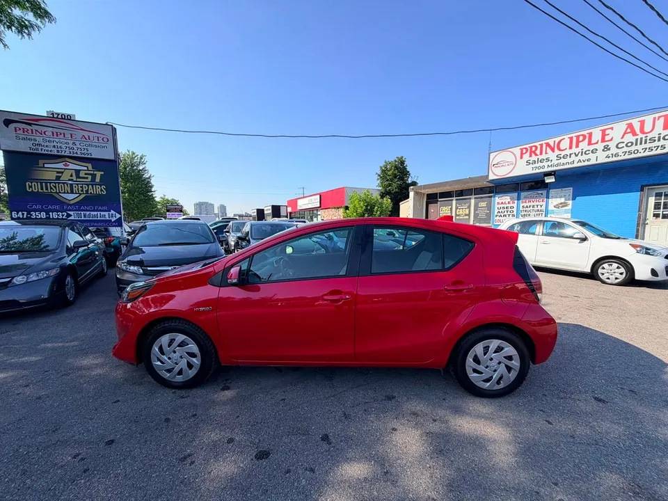 Toyota Prius C 2018 photo 3