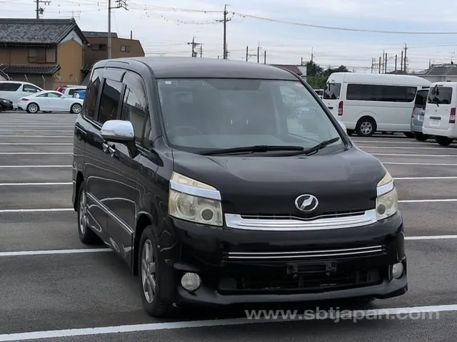 Toyota Voxy Zs
