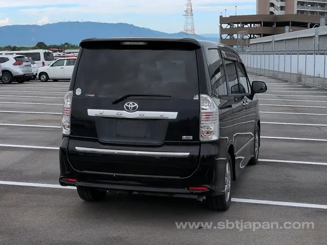 Toyota Voxy Zs 2010 photo 4