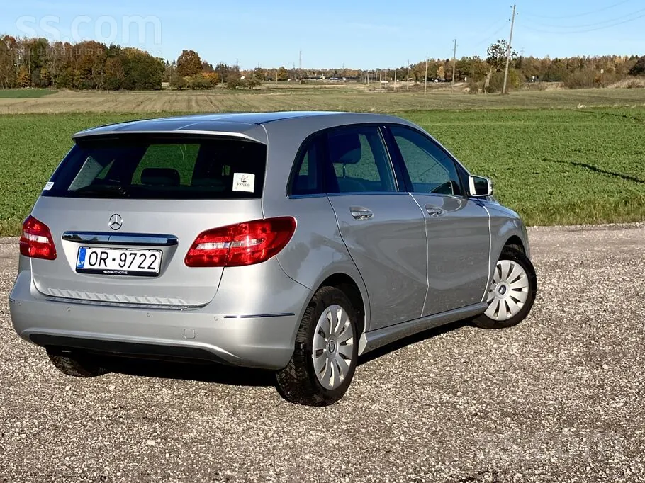 Mercedes-Benz B 180 2014 photo 3